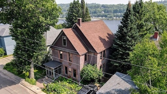 624 Lake Ave, Hancock, MI 49930