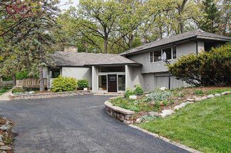 426 E Oakwood Dr, Barrington, IL 60010