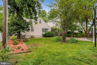 4817 20th St N, Arlington, VA 22207