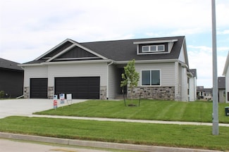 4651 180th St, Urbandale, IA 50323