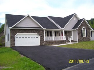 110 Raymond Dr, Jermyn, PA 18433