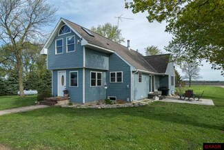 52917 213th St, Lake Crystal, MN 56055