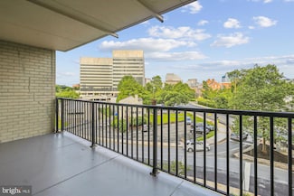 4242 E West Hwy Unit 414, Chevy Chase, MD 20815