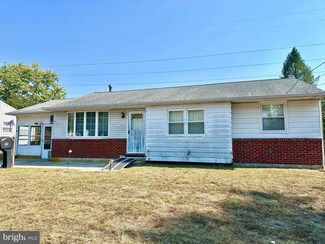 27 S Club Rd, Pine Hill, NJ 08021