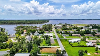 805 W 6th St, Lynn Haven, FL 32444