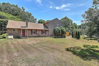10 Narrow Ln, Charlestown, RI 02813