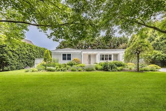 192 Halsey St, Southampton, NY 11968