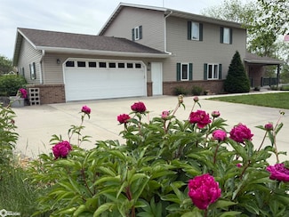 900 Grove Ave, Corning, IA 50841