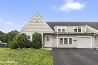 26 Scenic Dr, Freehold, NJ 07728