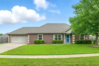 2392 Sara Alice Ct, Fayetteville, AR 72701