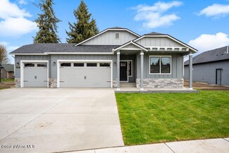 9243 Secretariat Ln, Hayden, ID 83835
