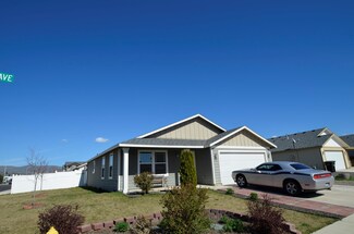 701 Cascade Ave, Moxee, WA 98936
