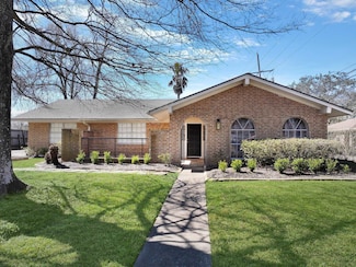 1165 Ivy Ln, Beaumont, TX 77706