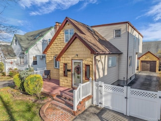 95 Liberty Blvd, Valley Stream, NY 11580