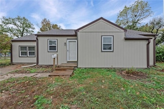 912 Vest Dr, Warrensburg, MO 64093