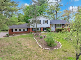 1007 Forest Hill Dr, Green Bay, WI 54311
