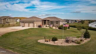 13801 Saddlehorn Dr, Bismarck, ND 58503
