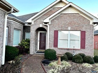 916 Village Ct SW, Decatur, AL 35603