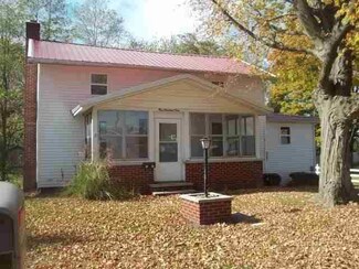 109 Sycamore St, Lagrange, IN 46761