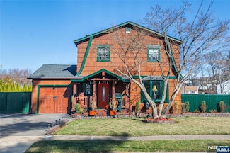 8 Cambridge Rd, Pompton Lakes, NJ 07442