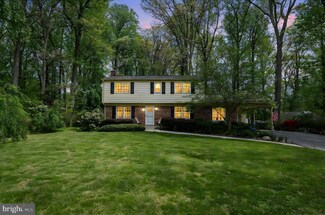 18801 Woodway Dr, Derwood, MD 20855