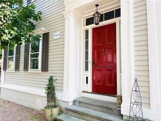 24 Arnold St, Providence, RI 02906