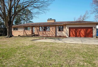 1711 2nd Ave NW, Waverly, IA 50677
