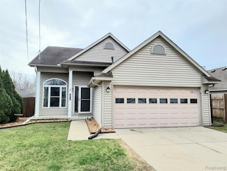 2911 Cordell Ave, Keego Harbor, MI 48320