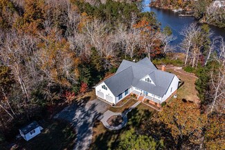 350 Heron Dr, Weems, VA 22576