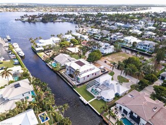 601 15th Ave S, Naples, FL 34102