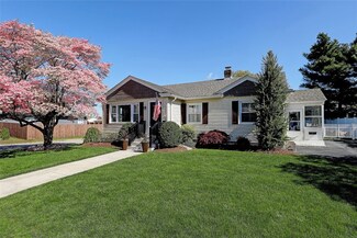 205 Wardlaw Ave, Providence, RI 02908