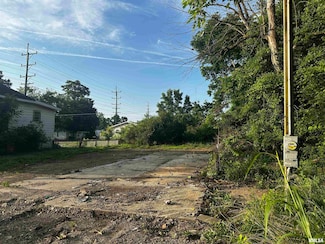 111 W Midkiff St, Harrisburg, IL 62946