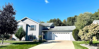 2340 Ladybird Dr, Neenah, WI 54956