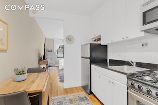 312 W 23rd St Unit 3-R, New York, NY 10011