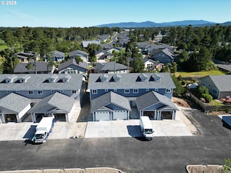 1585 37th St, Florence, OR 97439