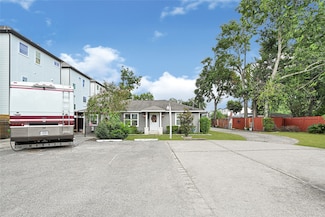 2302 Hoskins Dr, Houston, TX 77080