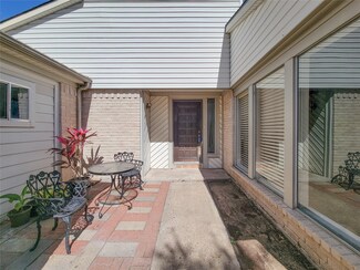9566 Ravensworth Dr, Houston, TX 77031