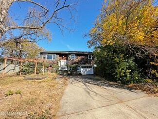 7 Creek Rd, Port Monmouth, NJ 07758