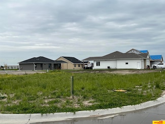 2710 S Lauren Ln, Fremont, NE 68025