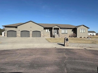 2704 Mentzer Ct, Mitchell, SD 57301