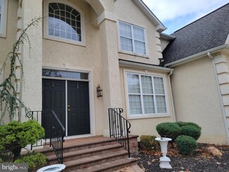 1978 Steeplechase Dr, Williamstown, NJ 08094