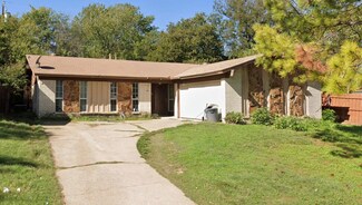 1009 Briar Oaks Dr, Irving, TX 75060