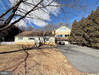 1055 Swamp Bridge Rd, Denver, PA 17517
