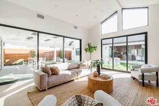 3076 Glenhurst Ave, Los Angeles, CA 90039