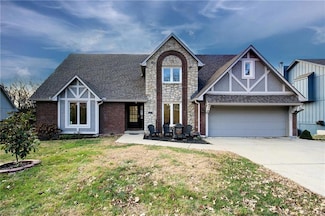 3695 SW Kimstin Cir, Blue Springs, MO 64015