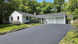 471A Woodbury Rd, Cold Spring Harbor, NY 11724