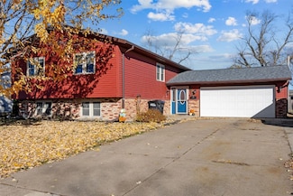 2570 Clark Ave, Marion, IA 52302