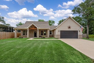24738 Roscommon Ln, Hempstead, TX 77445