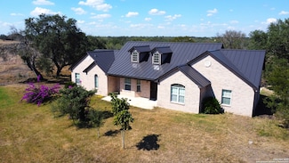 219 Private Road 568, Hondo, TX 78861