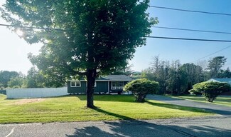 185 School St, Cheshire, MA 01225